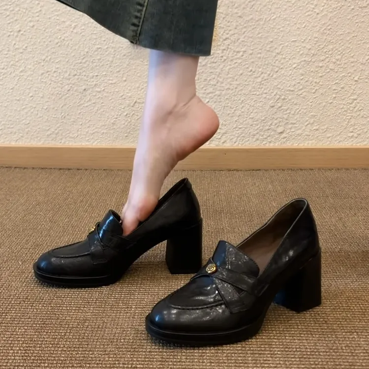 羊皮版山茶花静音跟英伦风乐福鞋女25新款秋季高跟一脚蹬小皮鞋女