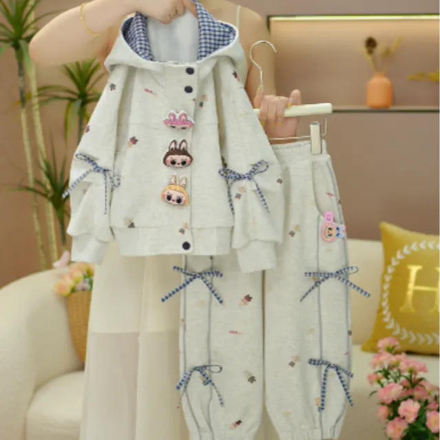 早秋款女童卡通洋气早秋穿搭女童兔耳连帽外套