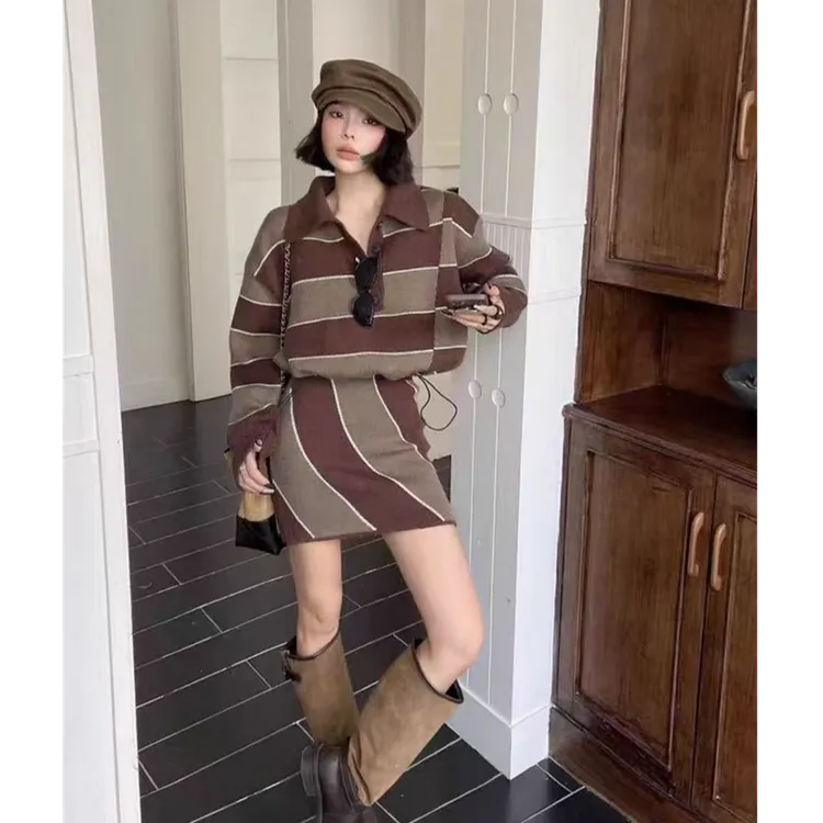 秋冬韩系气质穿搭简约条纹Polo领抽绳毛衣+短裙巨好看两件套女装