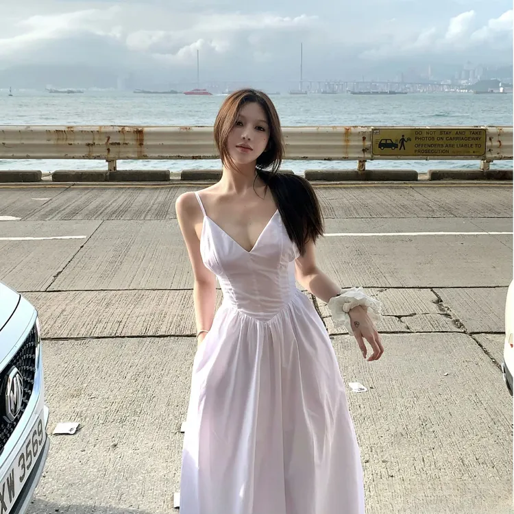 【富士山之约】2025夏季新款高级感甜美气质捏褶吊带连衣裙显瘦长裙