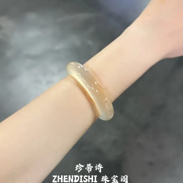 金色玉手镯黄色玛瑙玉髓手镯少女香槟金玉手镯玉镯子石英岩玉送礼