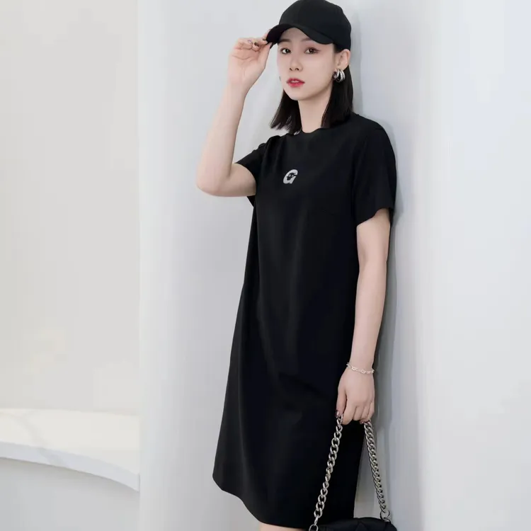 哥弟新款夏季黑色休闲魔法力系列圆领直身版短袖连衣裙1500529 