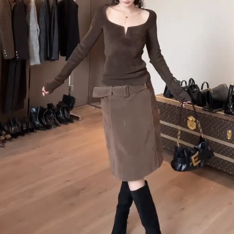 冬季新款洋气显瘦韩系打底上衣+时尚百搭气质半身裙LK2508911