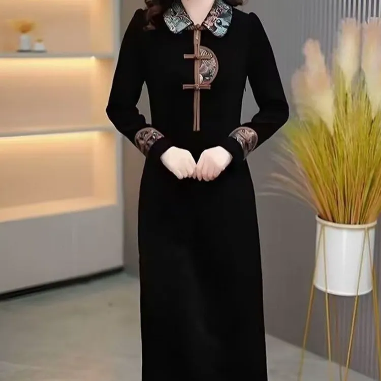 F816 连衣裙系扣提花挂脖款三粒扣拼接常规长袖中长裙刺绣