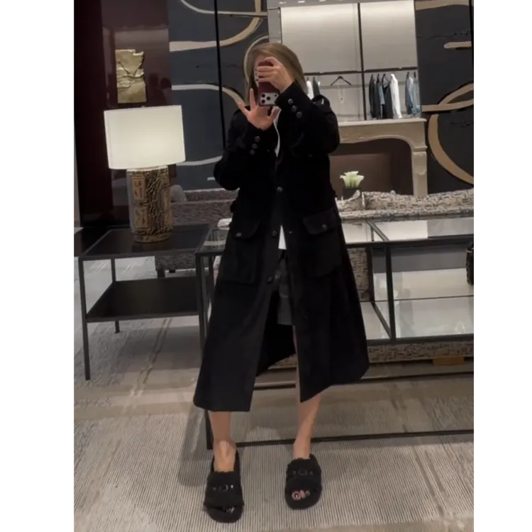 COCOLINDA“绒雪叙事“小香风御寒窄身后开叉粗条绒风衣(短款）C3793