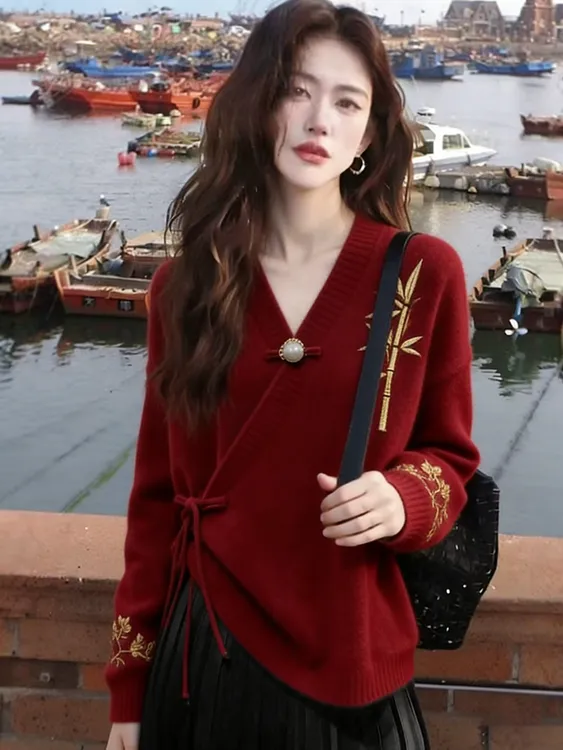 新中式国风V领红色盘扣针织衫2025年冬季新款洋气减龄长袖上衣