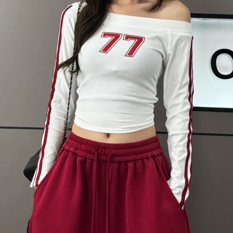 2025年韩系一字肩77字母印花斜肩T恤77字母