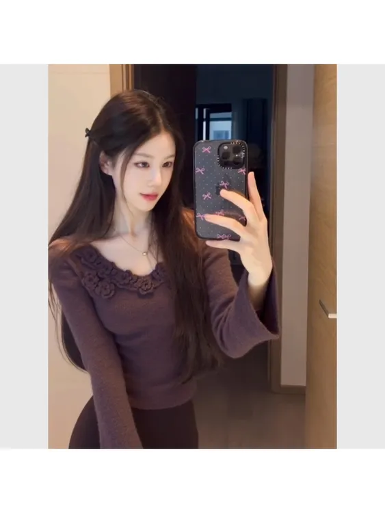 秋季新款高级感轻奢巨好看氛围感时尚独特漂亮酱紫色花朵针织上衣