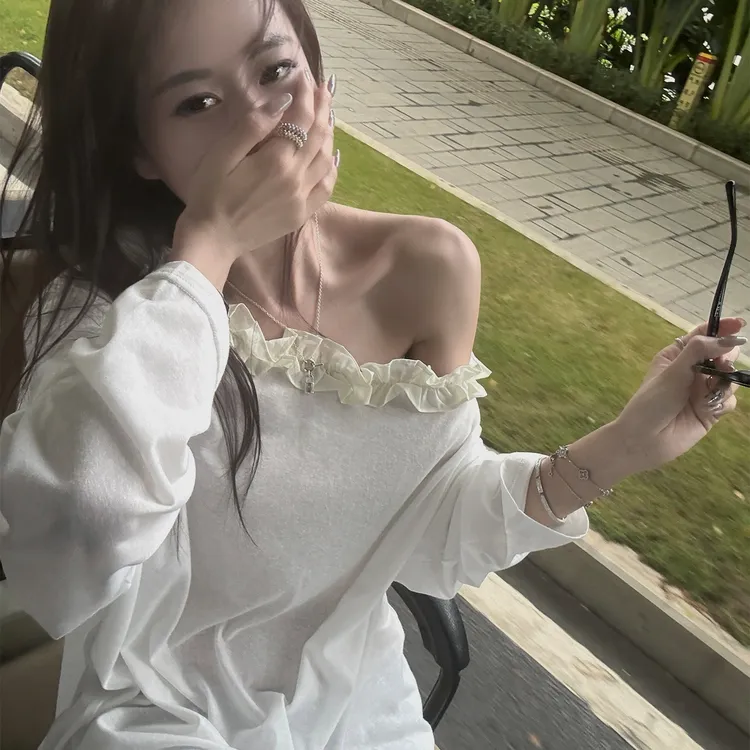 雪花麻感拼接慵懒随性花边露肩T恤女斜领性感甜美度假风外穿上衣
