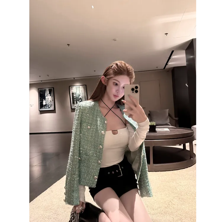 纯欲辣妹性感一字肩挂脖上衣女秋冬长袖显身材绝美打底衫配短裤