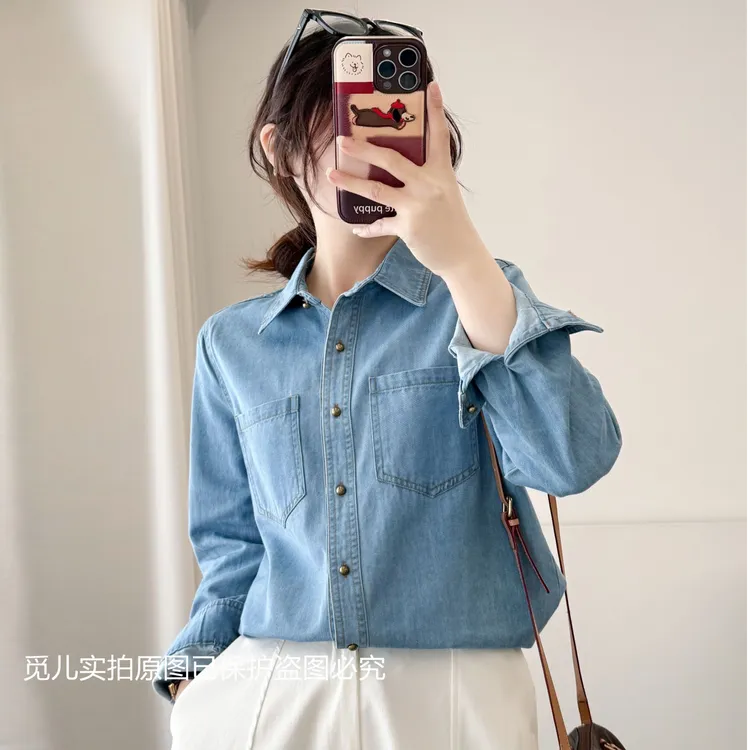 2025秋冬浅蓝色复古软牛仔衬衫女休闲内搭叠穿新款小个子正肩上衣