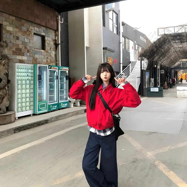 初秋独特超好看外套女2025新款宽松百搭短款韩系复古红色夹克上衣