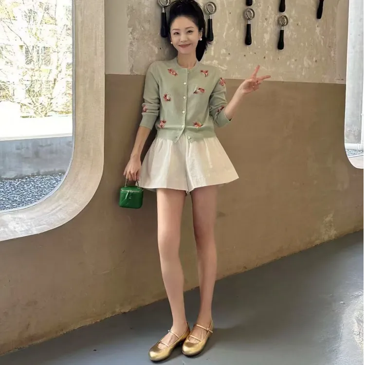 高腰韩版白色休闲阔腿裤女2025春季新款宽松显瘦高级感直筒短裤子