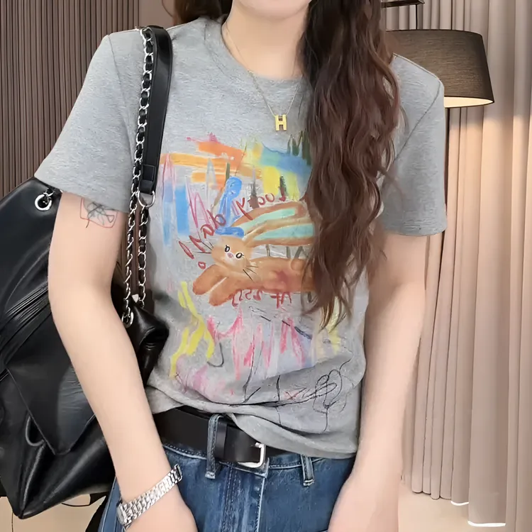 2025新款百搭时尚T恤简约显瘦宽松短袖上衣设计感印花圆领女夏季