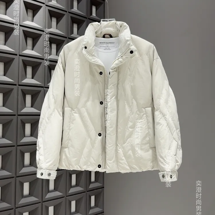 冬季新款时尚简约立领短款设计感压花加厚保暖阔版羽绒服25089