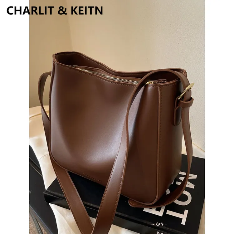 CHARLIT&KEITN包包女2025新款秋冬大容量高级感水桶包真皮斜挎包