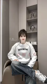 2025秋冬新款短款T恤女简约刺绣百搭上衣（6618）