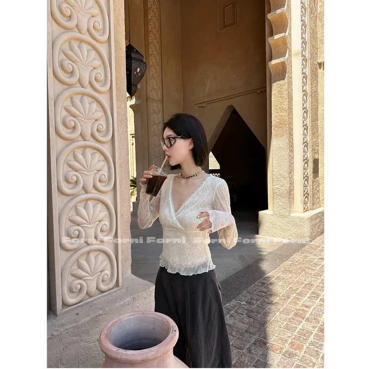 FORNI 又见小豆蔻 叠穿拍档纯欲挂脖V领压皱蕾丝吊带小衫两件套