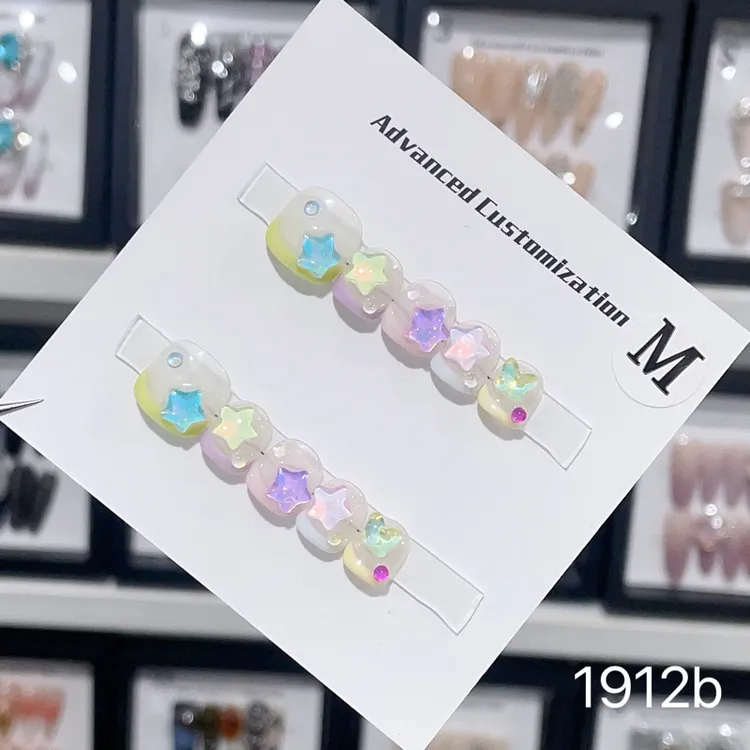 小朋友穿戴甲手工3-12岁小女孩美甲短款穿戴式可爱立体新年新款