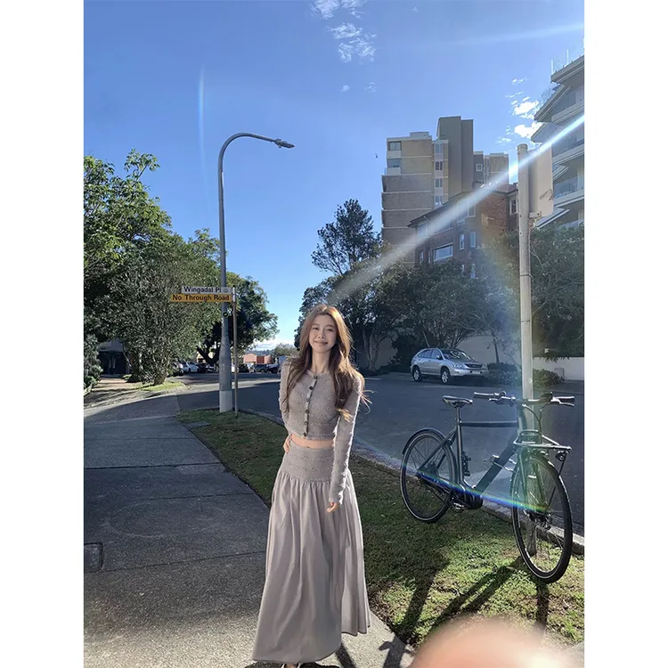 时尚穿搭女士秋季长袖排扣针织显瘦百搭小众开衫上衣设计感半身裙