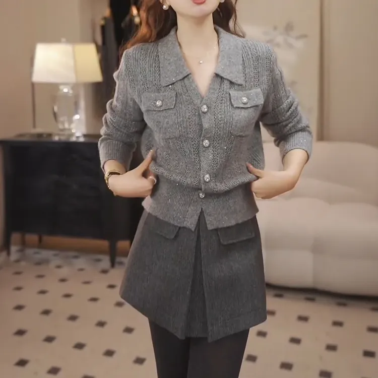 灰色小香风细闪V领针织衫女2025秋冬新款减龄镂空轻熟风百搭毛衣