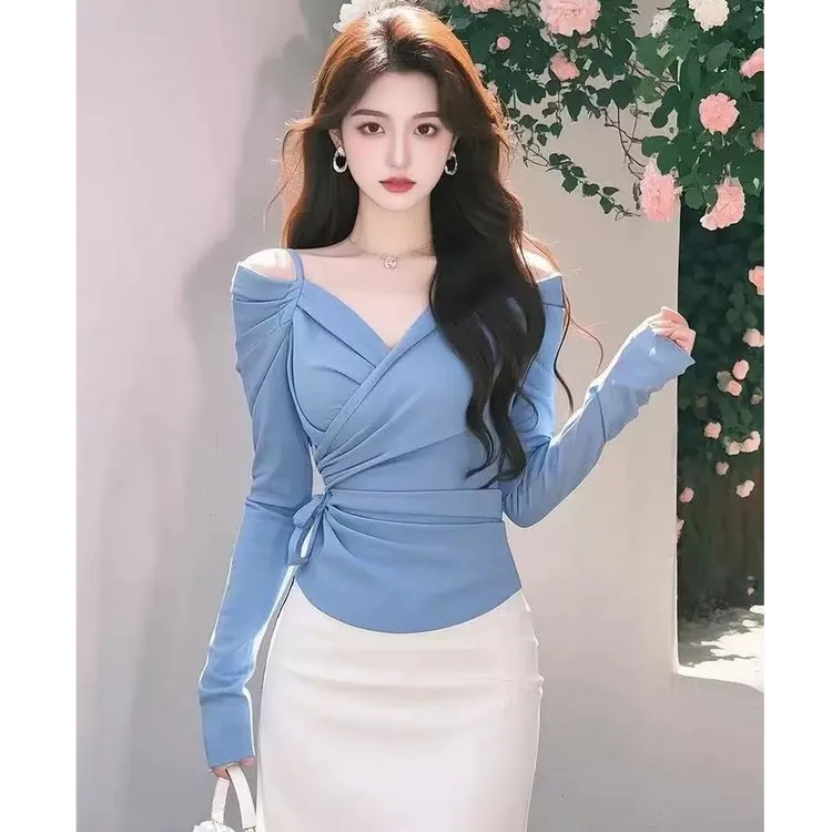 蓝色长袖t恤女2025新款春秋季打底衫独特漂亮收腰一字肩上衣套装