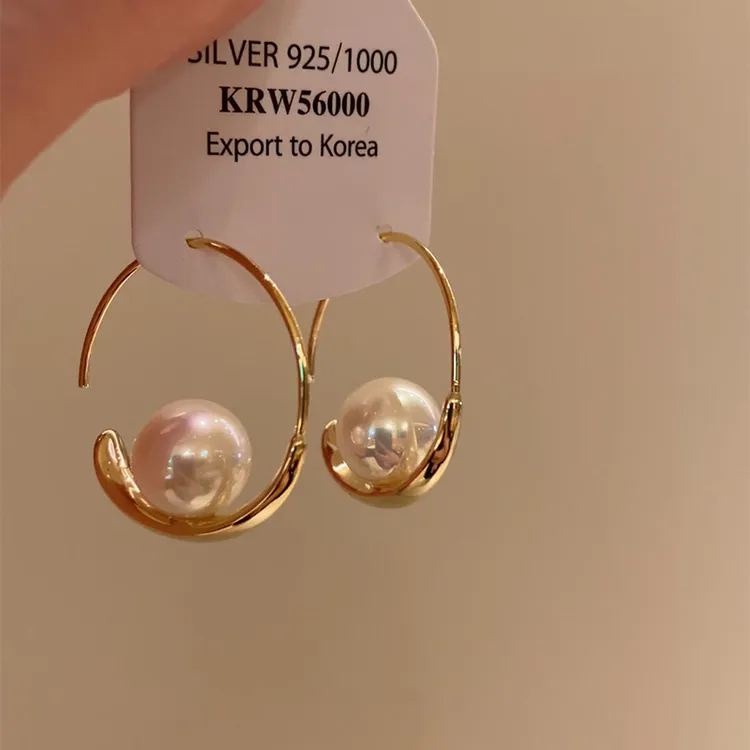 铜合金仿珍珠耳饰 法式复古珍珠C圈耳环女时尚百搭耳饰方圆脸耳钉