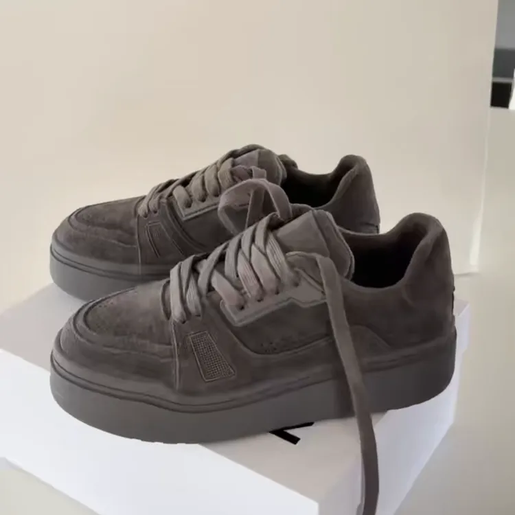 诗歌兰真皮女鞋2025冬新款简约百搭小众复古透气休闲板鞋运动鞋潮