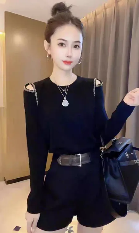 现货-显瘦洋气软糯春季圆领露肩针织衫女欧洲站长袖网红时尚上衣