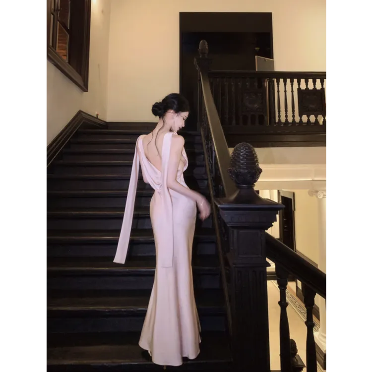 法式气质女神2025夏季名媛风性感V领露背系带收腰连衣裙鱼尾长裙
