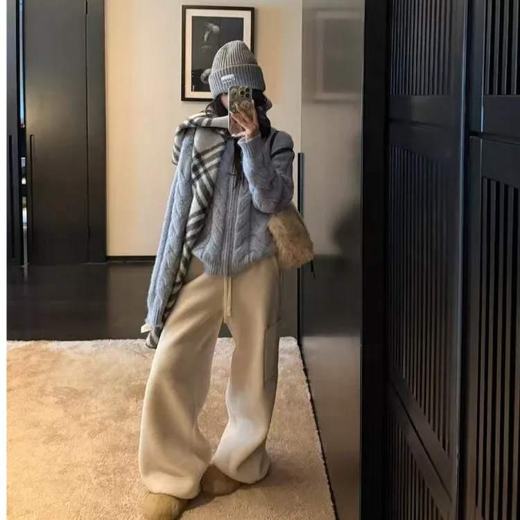 针织开衫女加厚慵懒风长袖上衣拼接显瘦毛绒短款时尚宽松卫裤冬季