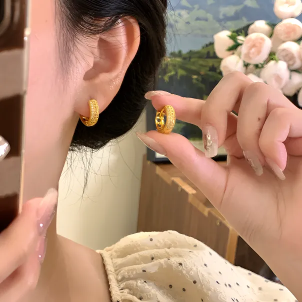 一路星河金色镂空微镶耳扣轻奢气质设计感