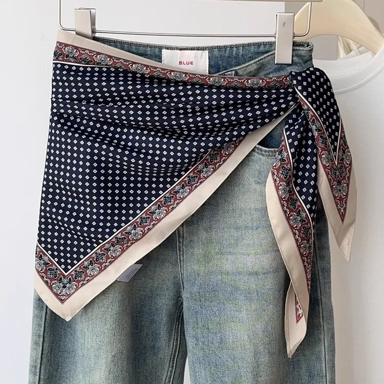 韩国点点花朵边三角形丝巾斜纹封腰丝巾披肩女四季通用围脖领巾