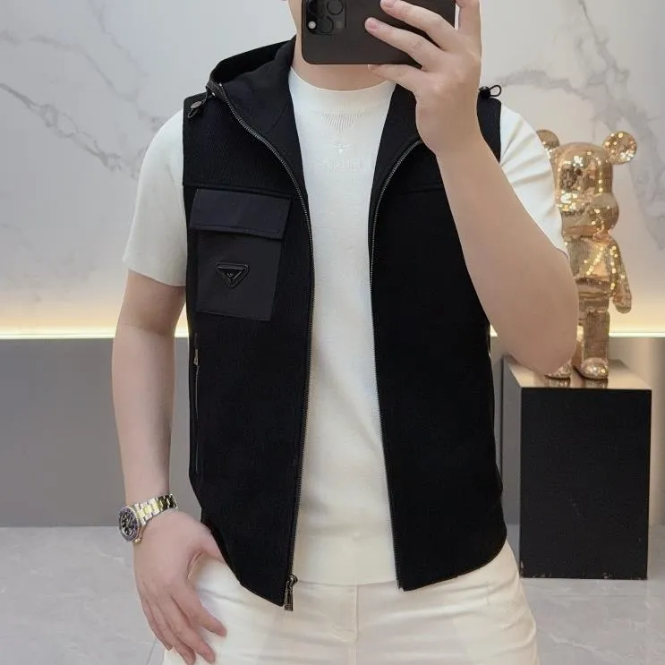 2025秋季新款潮牌连帽马甲男徽章帅气修身休闲时尚百搭针织外套男