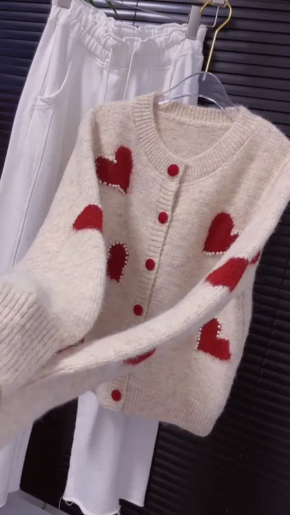 2026冬季新款法式温柔风爱心钉珠针织开衫女长袖毛衣外套