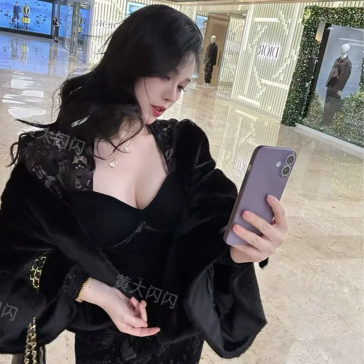 【新店请到黄大闪闪女装店1号】新款女人味定制纯欲性感上衣SSQ8310