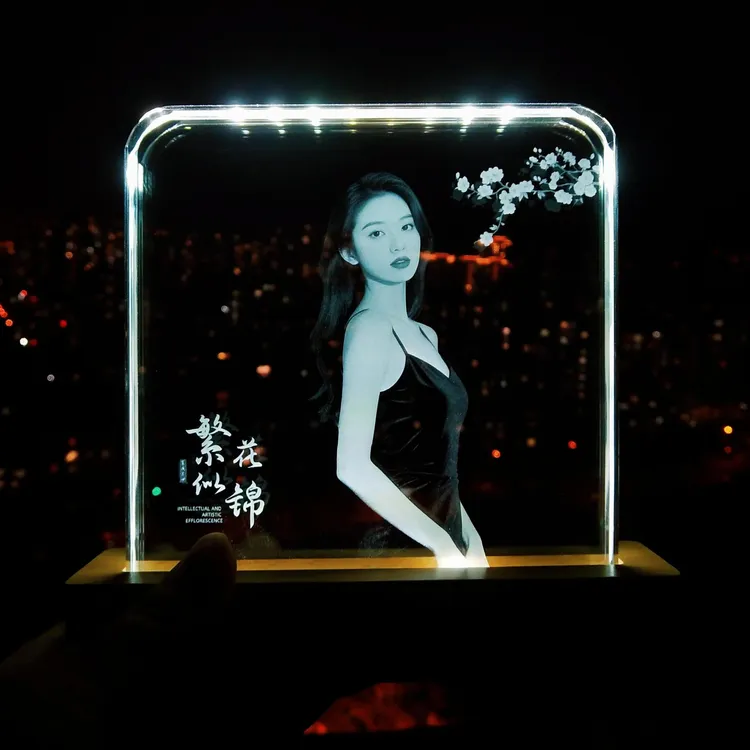 高档高透水晶内雕三色灯光摆台可定制照片作礼(节日、生日、纪念日)