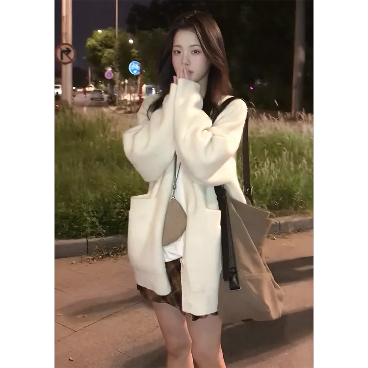 MARIE.COCO慵懒风松弛感软糯毛衣外套开衫白色t恤复古格纹半身裙