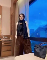 【U.M】黑色星空极简风黑色亮片100支100%羊毛女围巾休闲围脖
