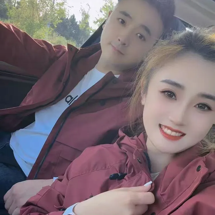 聪哥推荐，秋季潮款连帽情侣款冲锋衣外套86208