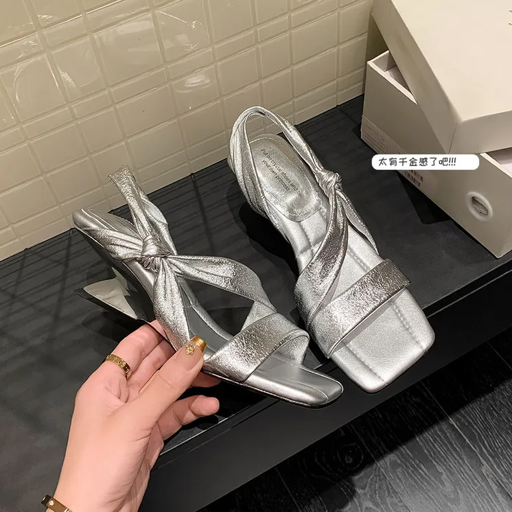 真皮凉鞋女款2025新款爆款网红坡跟时尚百搭鞋子方头露趾夏季凉鞋