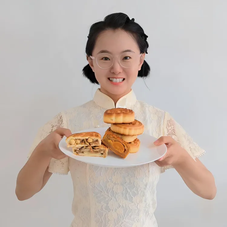 【秀宝溜达】五仁月饼，榛仁月饼，蛋黄月饼和组合装月饼