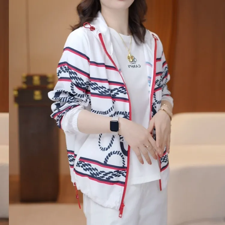 时尚连帽防晒衣2025新款夏季百搭宽松印花外穿洋气短外套