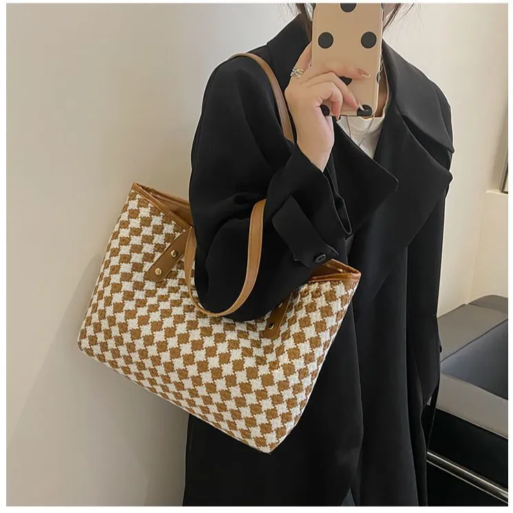 可放电脑通勤大包小众设计质感托特包格子大容量单肩包百搭简约