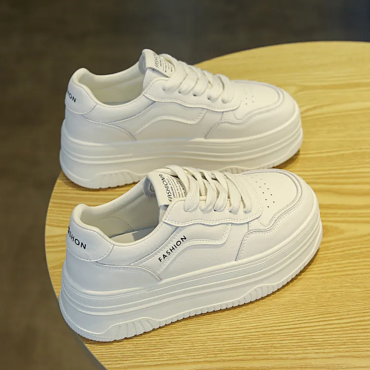 厚底小白鞋女款2026今年流行新款鞋子久站不累脚休闲板鞋爆款百搭