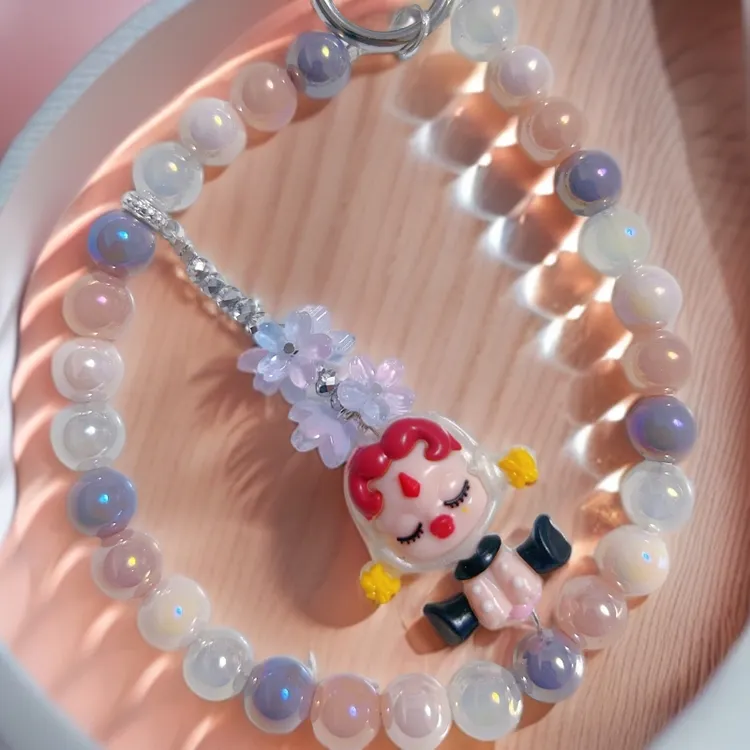 梦幻光变珠手机链，搭配可爱萌粒挂饰，超级闪亮！