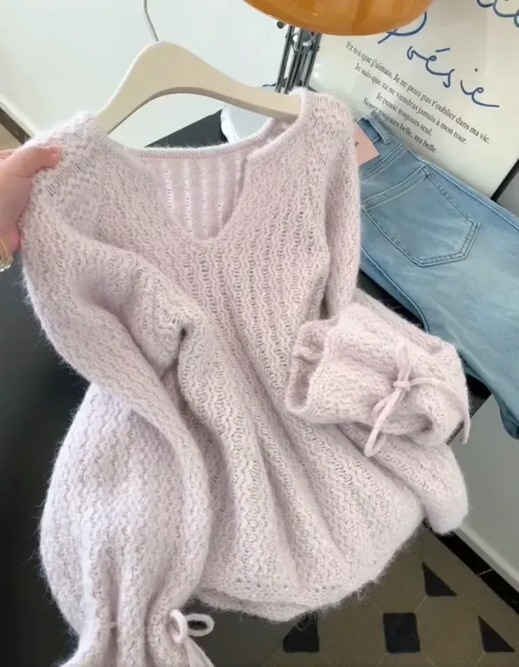 2025秋季大码V领温柔风软糯长袖针织衫甜美蝴蝶结宽松减龄上衣