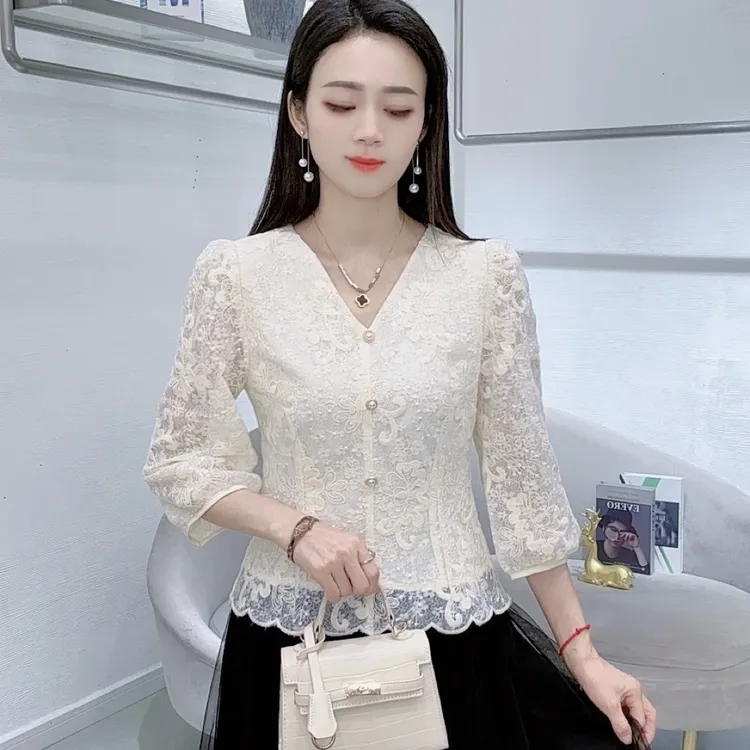 春季新款钩花设计感七分袖打底衫气质时尚洋气百搭减龄小衫上衣女