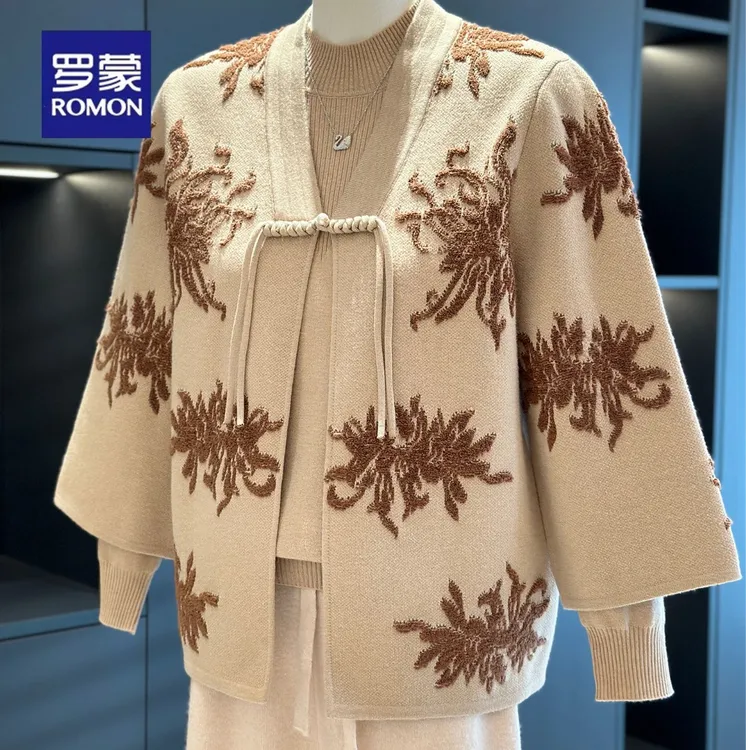 罗蒙中老年针织衫女两件套2025年春秋新款上衣洋气妈妈装刺绣套装
