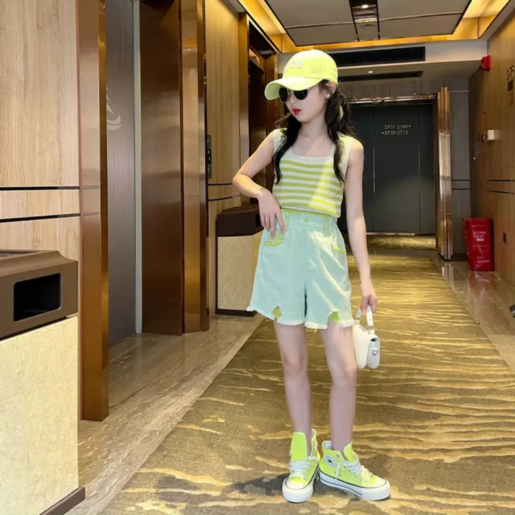 【妮妮中大童】女童套装网红炸街背心条纹显瘦高腰牛仔短裤两件套